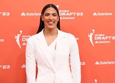 Stephanie Soares vai jogar pelo Dallas Wings na WNBA