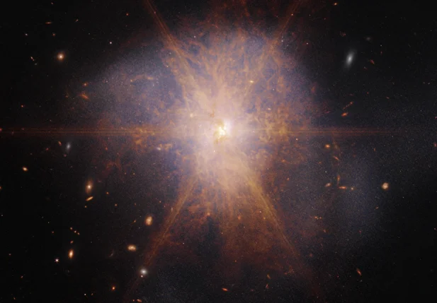 Telescópio James Webb registra colisão cósmica ‘hiperbrilhante’