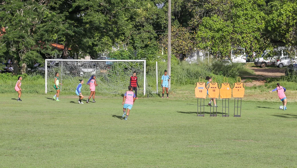 Time treinou muitas bolas na área
