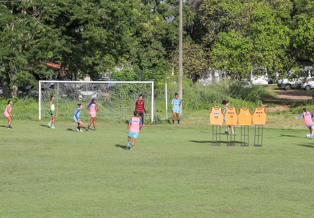 Time treinou muitas bolas na área