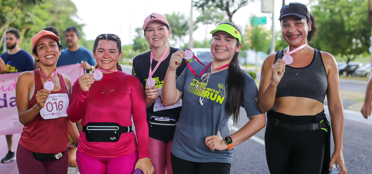 Todos os participantes receberam medalhas