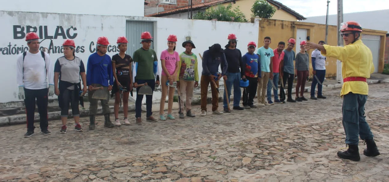 Turma do Curso de Capacitação em Combate a Incêndios Florestais