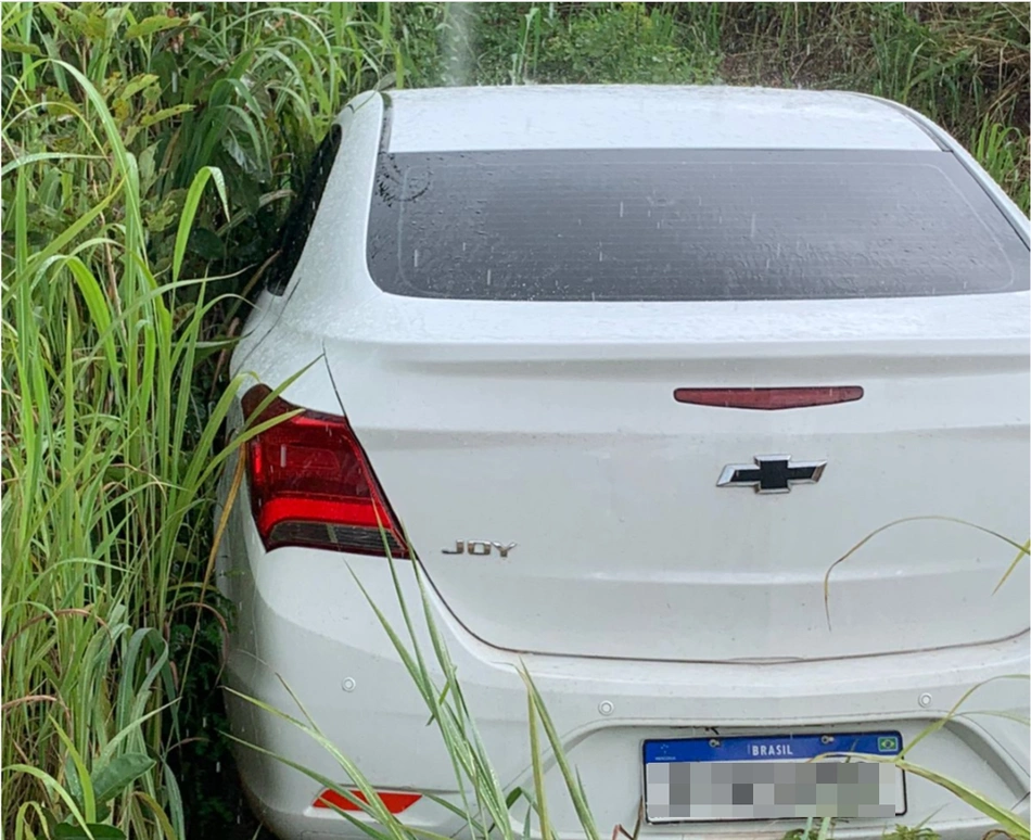 Veículo modelo Chevrolet Prisma encontrado em Teresina