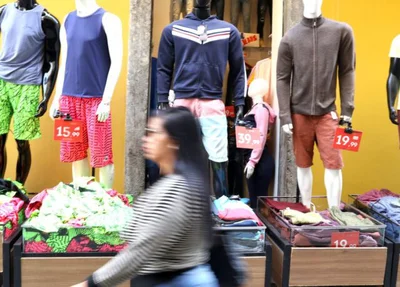 Vendas no varejo recuam quase 2% em março