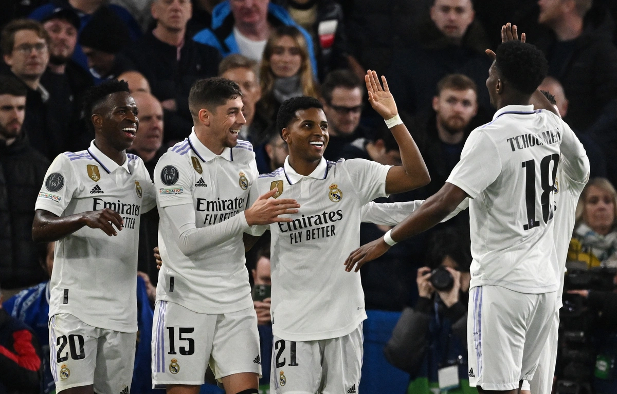 Vini, Valverde, Rodrygo e Touchámeni comemoram gol da classificação do Real
