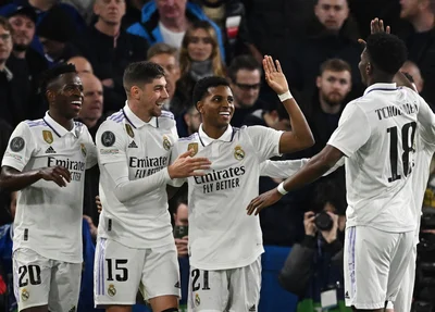 Vini, Valverde, Rodrygo e Touchámeni comemoram gol da classificação do Real