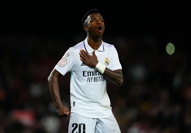 Vinícius Júnior comemora gol contra o Barcelona
