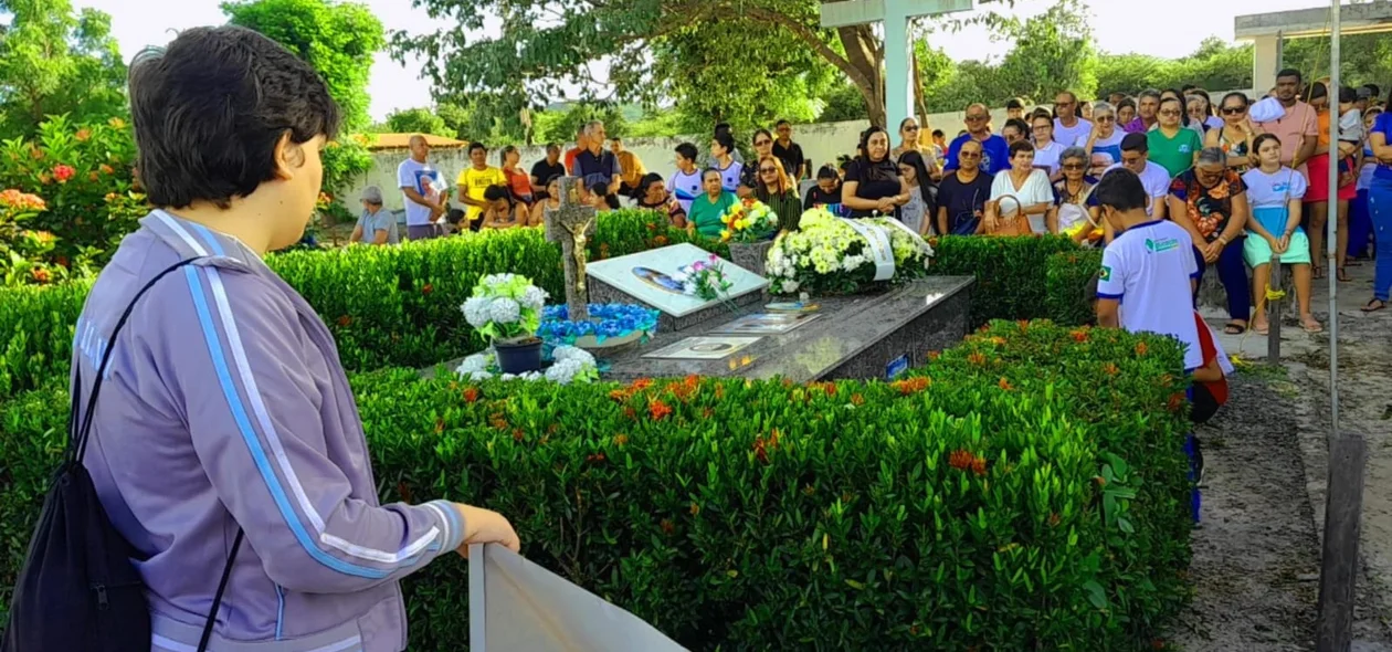 Visita ao túmulo de Padre Lotário