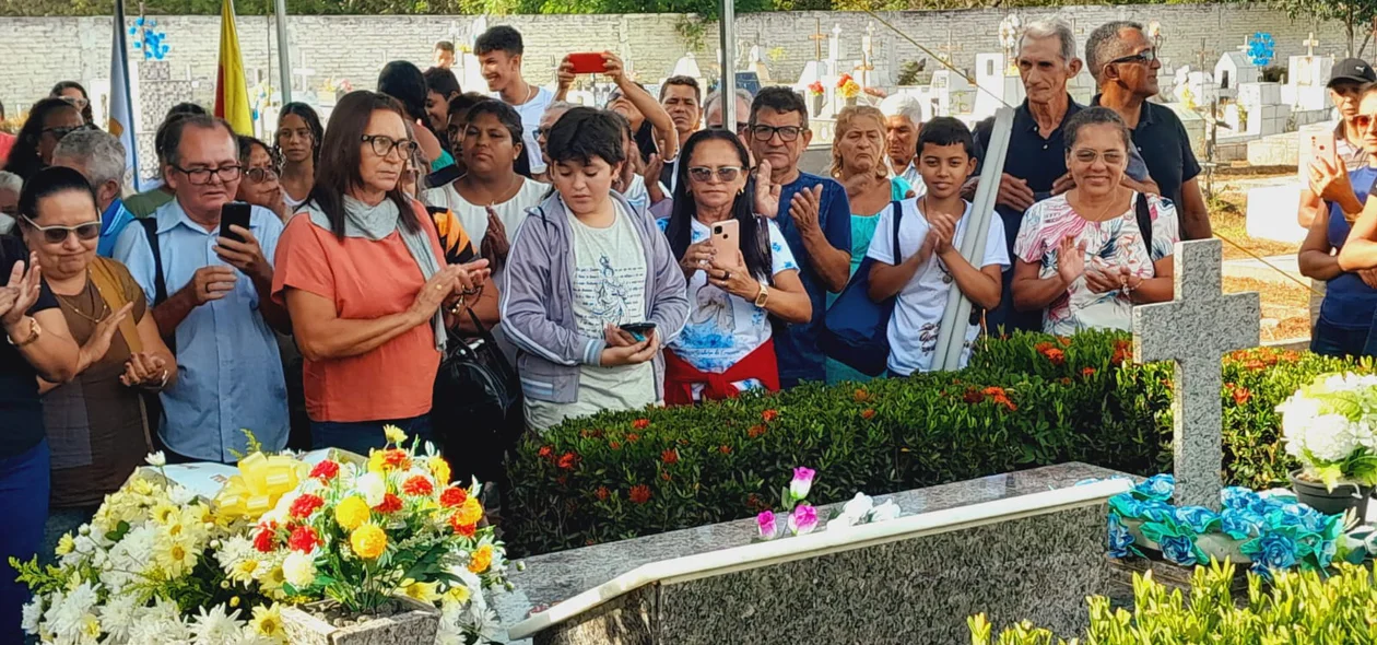 Visita ao túmulo