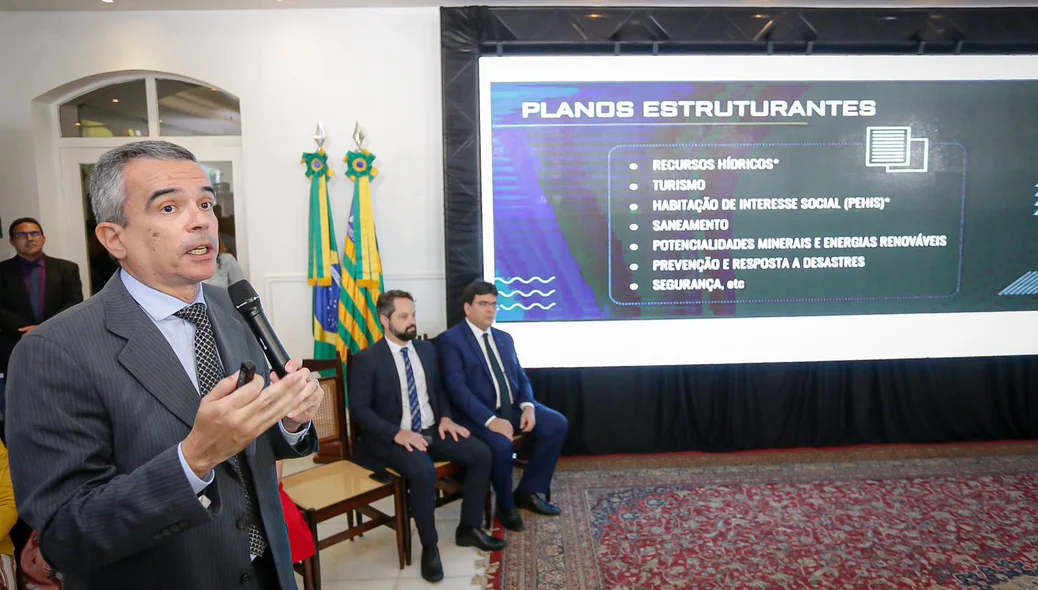 Washington Bonfim falando sobre o plano do Governo