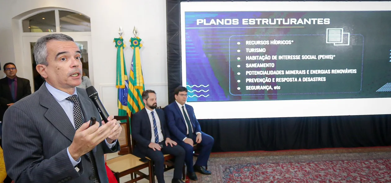 Washington Bonfim falando sobre o plano do Governo