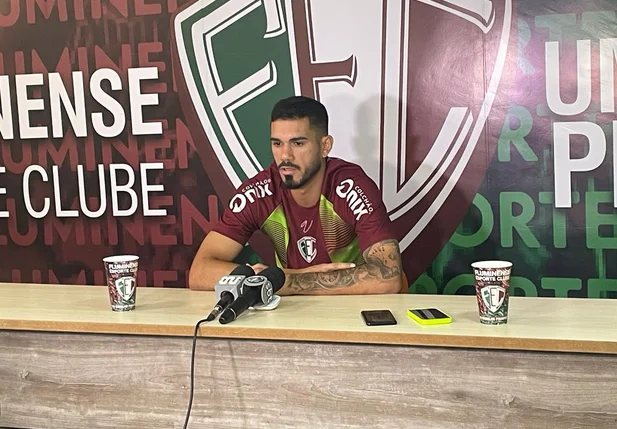 Weverton, zagueiro do Fluminense-PI