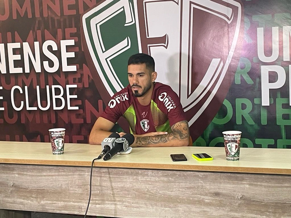 Weverton, zagueiro do Fluminense-PI