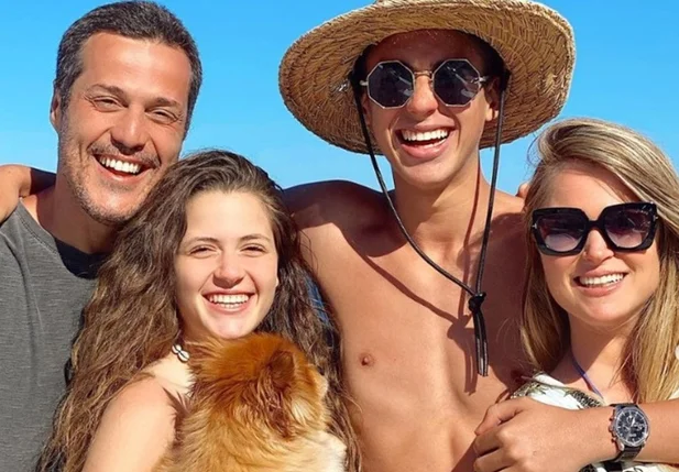 A atriz Susana Werner e goleiro Julio Cesar com a família