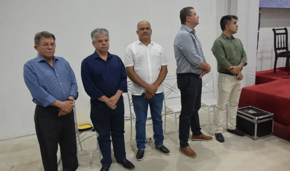 A celebração contou com a presença de diversas personalidades políticas e religiosas