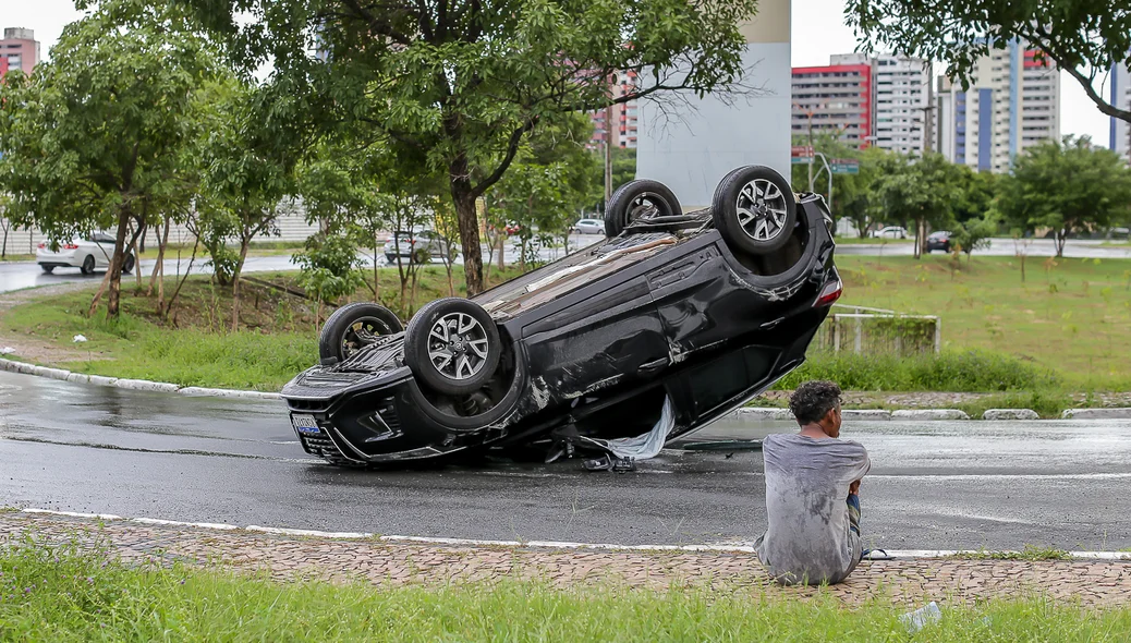 Acidente aconteceu na descida da Ponte Juscelino Kubitschek