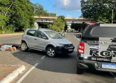 Acusados de assalto presos pelos policiais do RONe