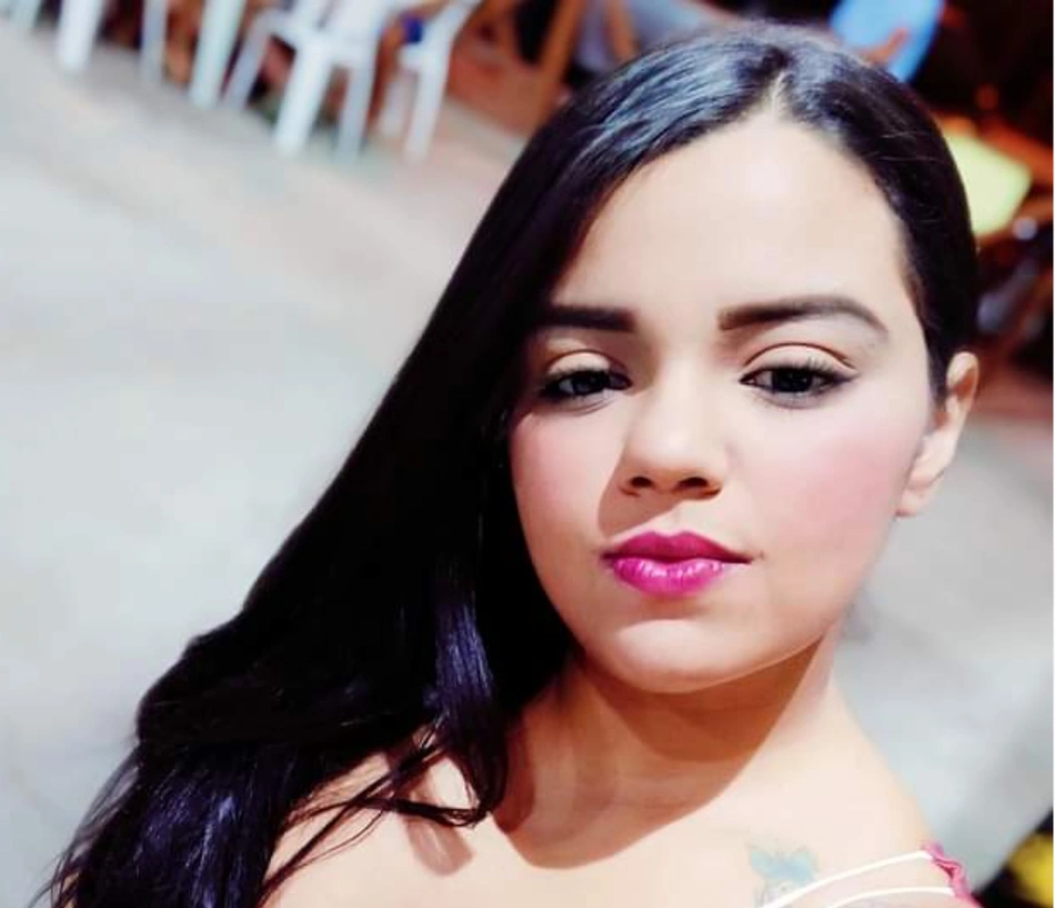 Agatha da Silva Castro, 25 anos