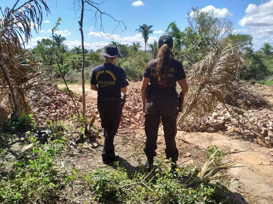Agentes da Polícia Federal durante operação