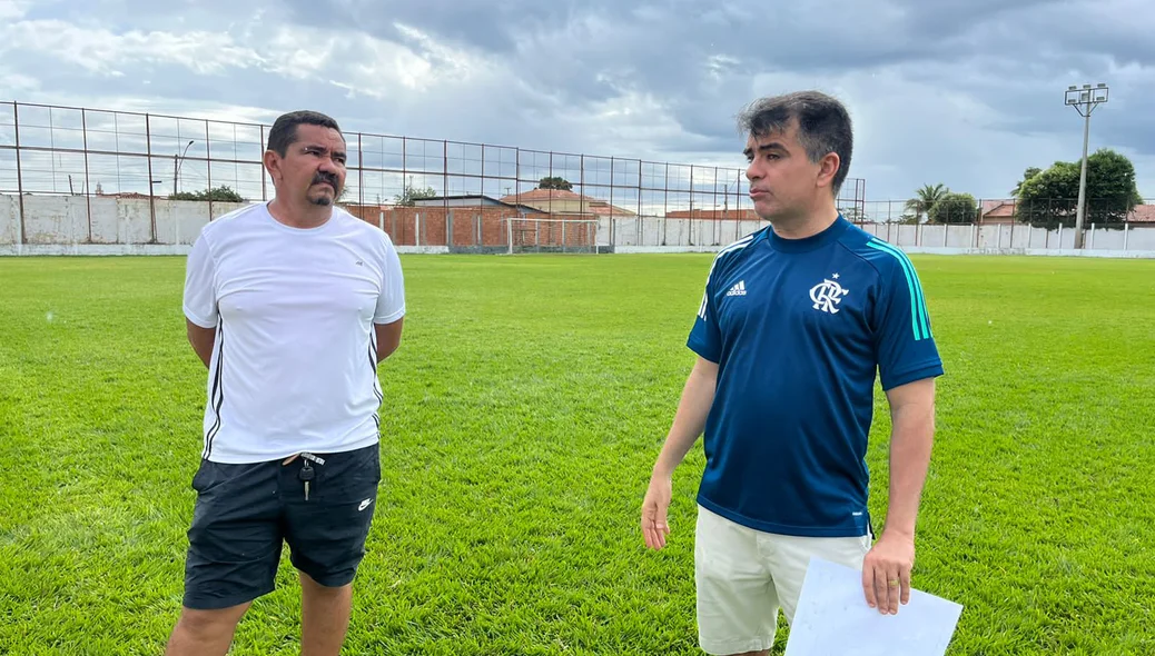 Alcindo Piauilino na inspeção do estádio municipal