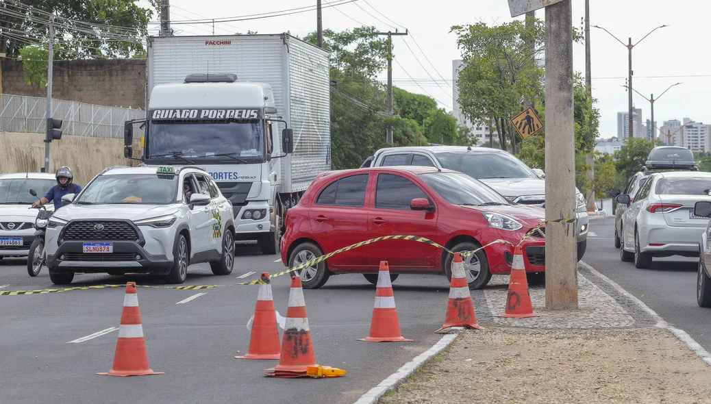 Alguns motoristas continuam desrespeitando o trânsito no local