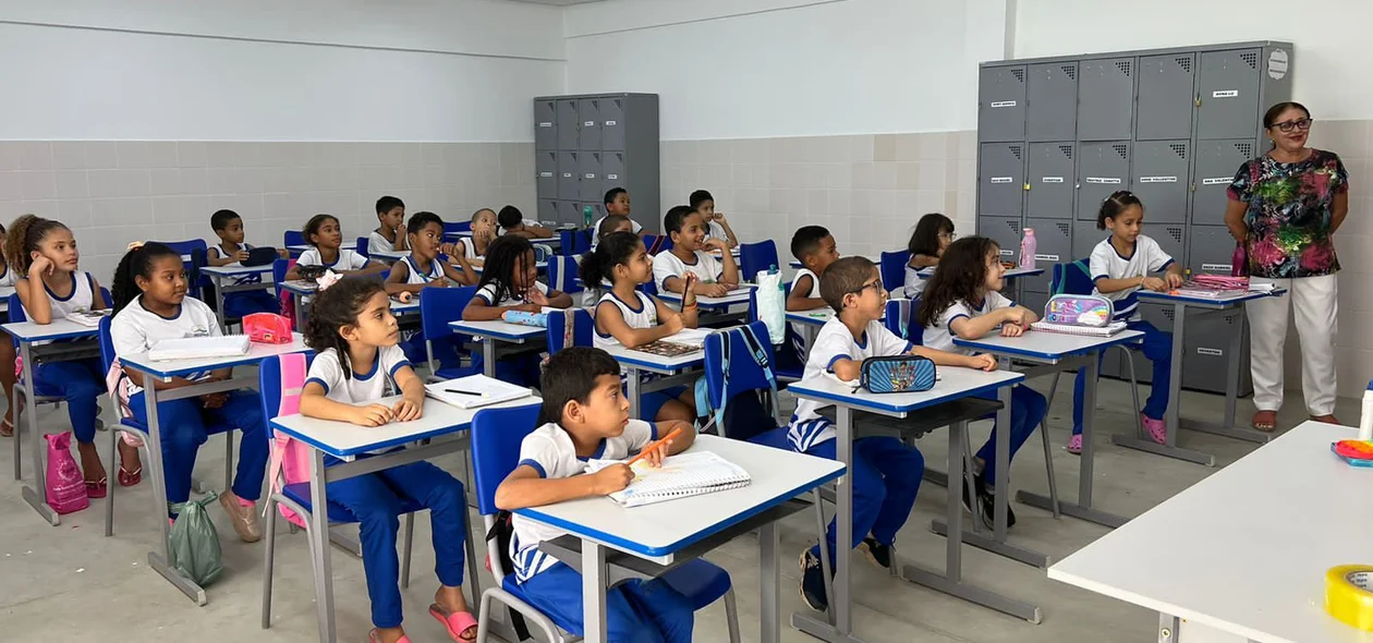 Alunos do  Complexo Educacional Valdecir Rodrigues de Albuquerque