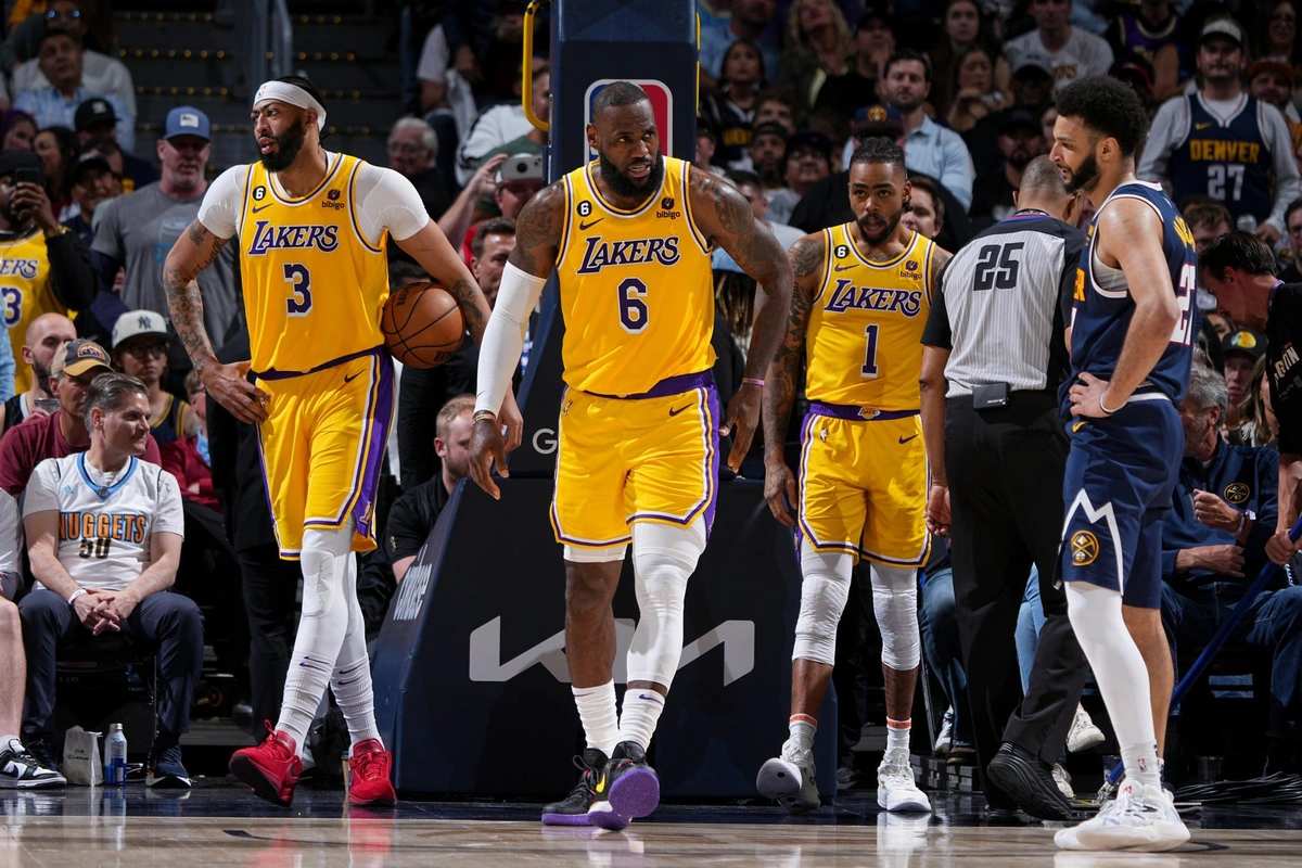 Anthony Davis, LeBron James, D'Angello Russell e Jamal Murray