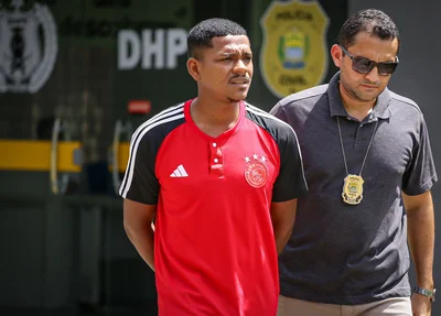 Antônio Luiz Pereira dos Santos sendo conduzido