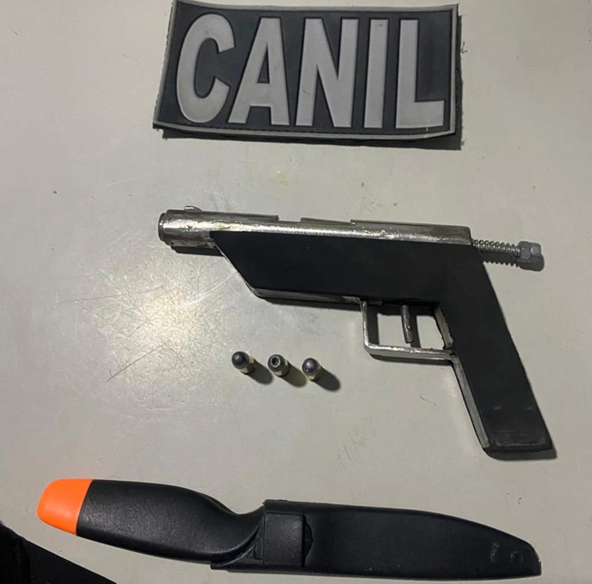 Armas apreendidas em posse do acusado