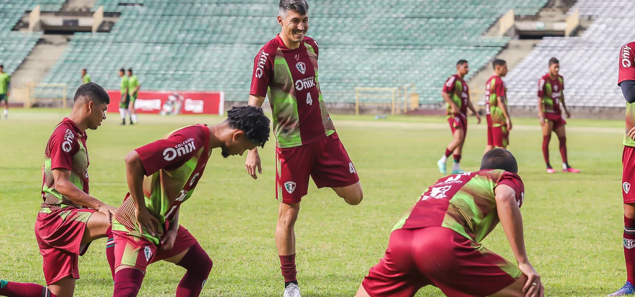 Atletas em preparação para o jogo da Serie D