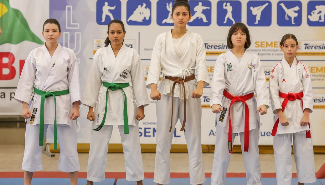 Atletas femininas participam das olimpíadas das escolas particulares de Teresina