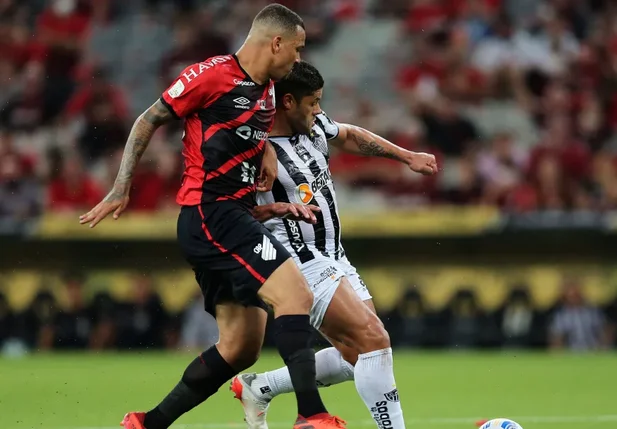 Atlético-MG e Athletico-PR se enfrentam nesta terça (23) na Libertadores