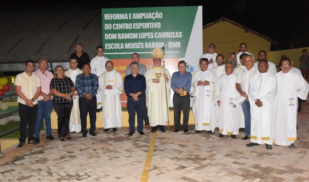 Autoridades durante a inauguração do centro esportivo