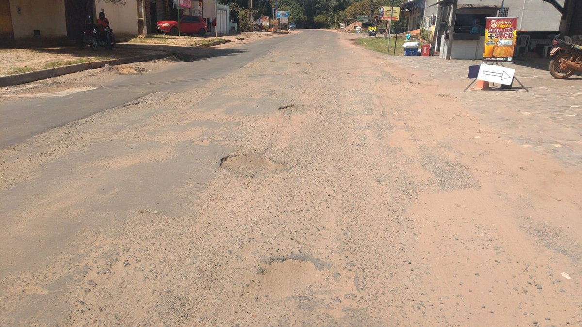Avenida Professor Camilo Filho antes do recapiamento