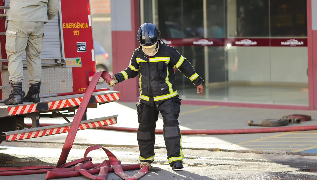 Bombeiros se dirigiram ao local