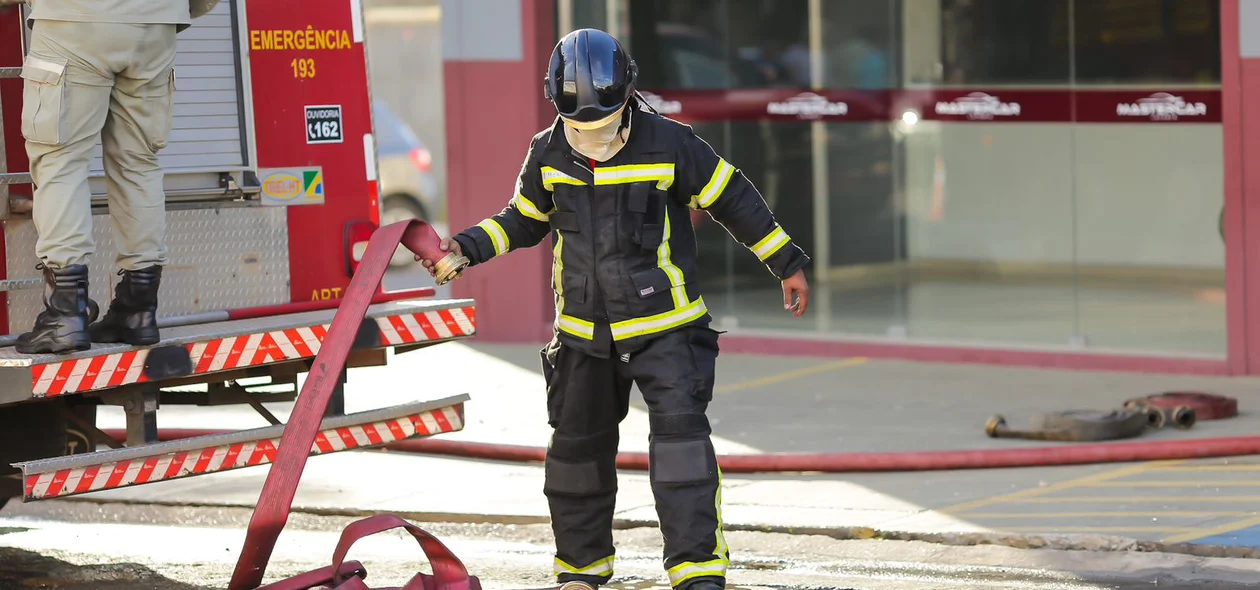 Bombeiros se dirigiram ao local