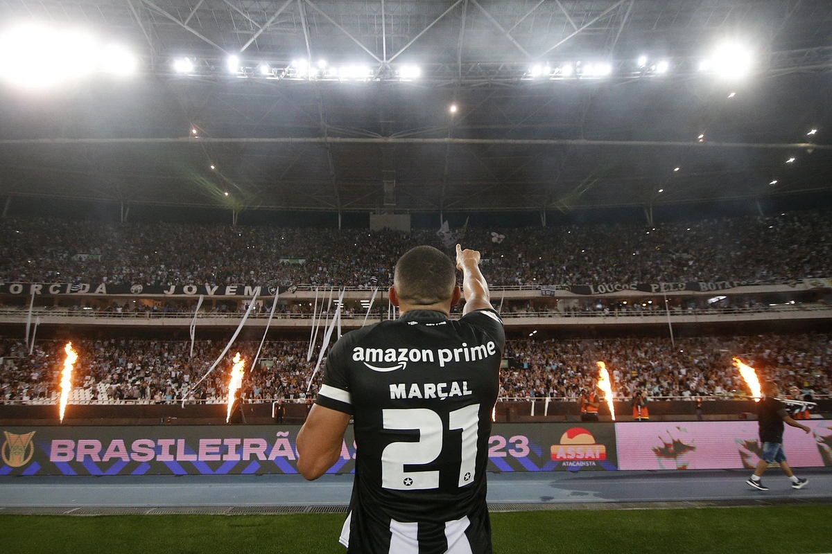 Botafogo se mantém na liderança após vencer o Fluminense