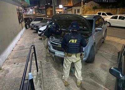 Carro roubado recuperado pela PRF no bairro Dirceu I em Teresina