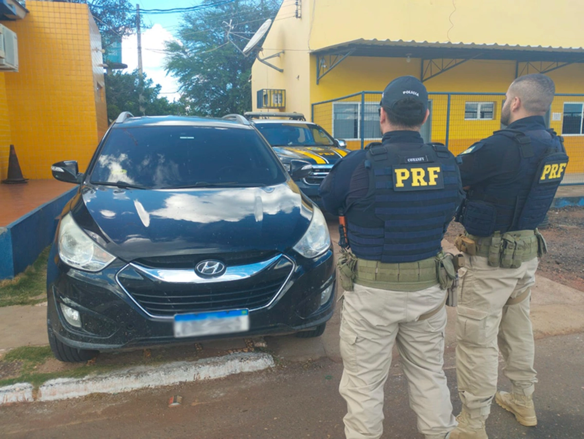 Carro roubado recuperado pela PRF