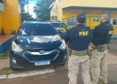 Carro roubado recuperado pela PRF