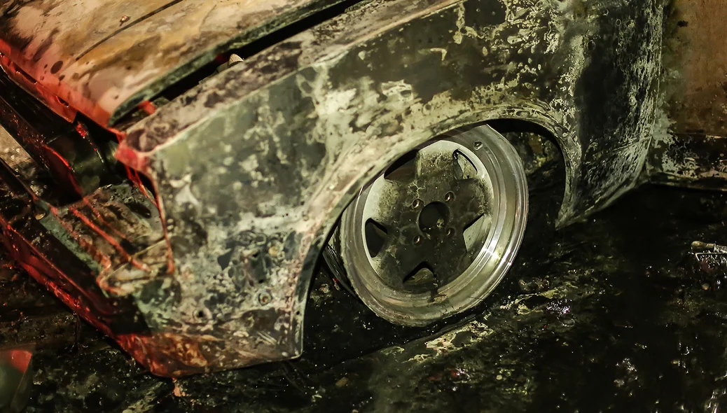 Chevette com a lateral destruída