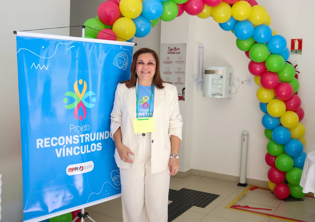 Coordenadora do Nupar durante lançamento do Projeto "Restaurando Vínculos"