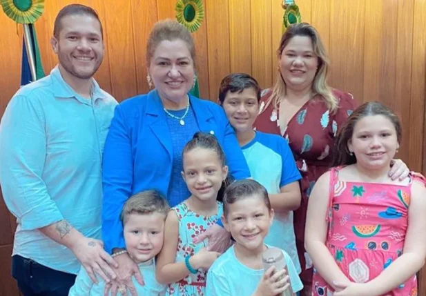 Deputada estadual Simone Pereira e sua família