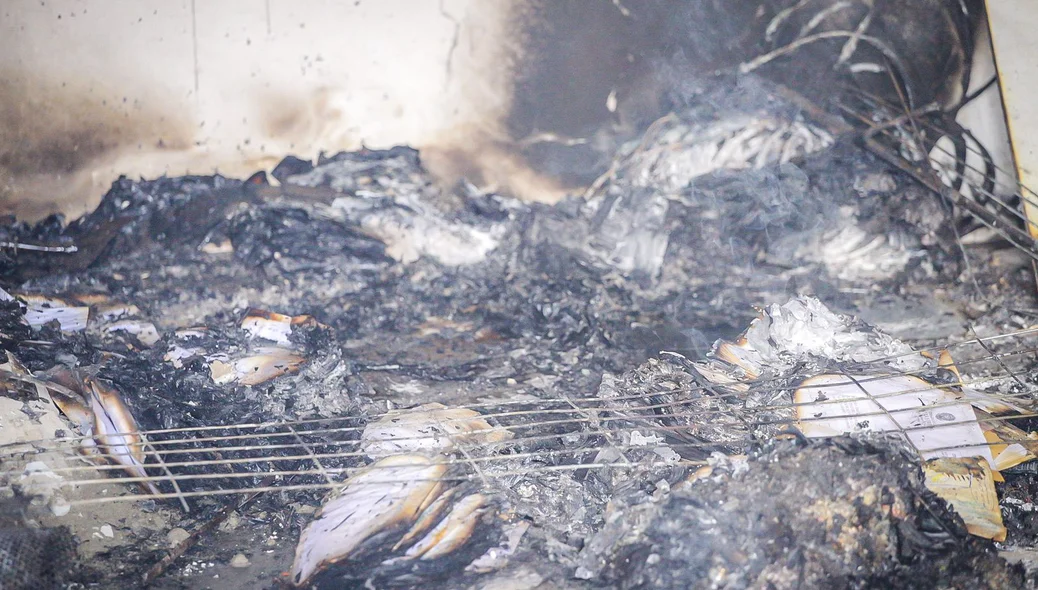 Destroços do incêndio