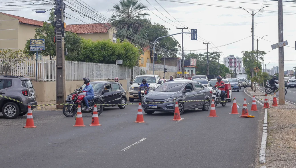 Desvio pela Rua Dota Oliveira