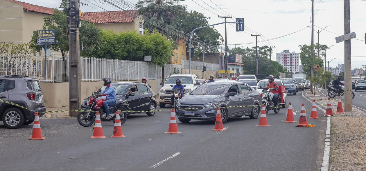Desvio pela Rua Dota Oliveira