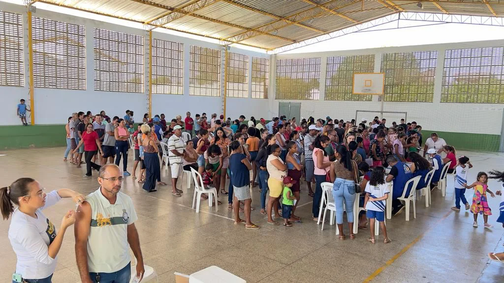 Dia "D" da campanha de vacinação contra a Bivalente e Influenza