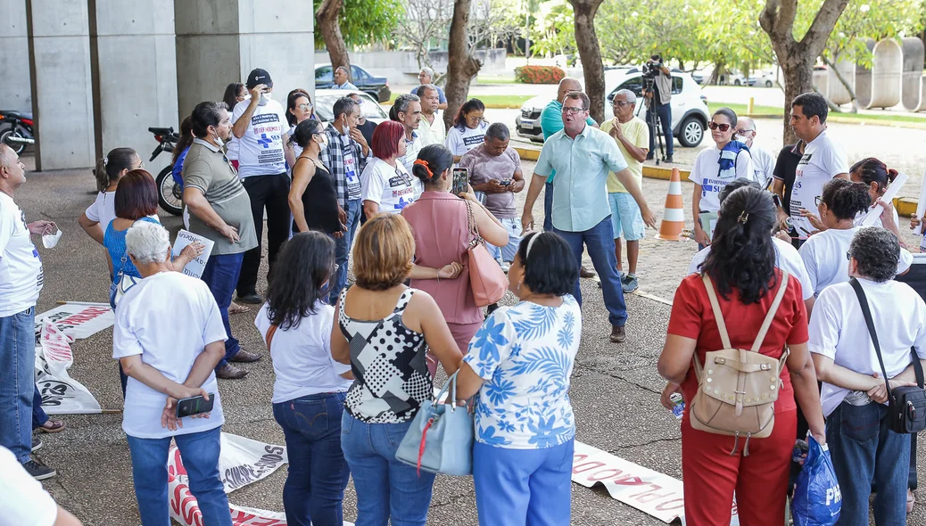 Diversas categorias protestam contra o processo de privatização