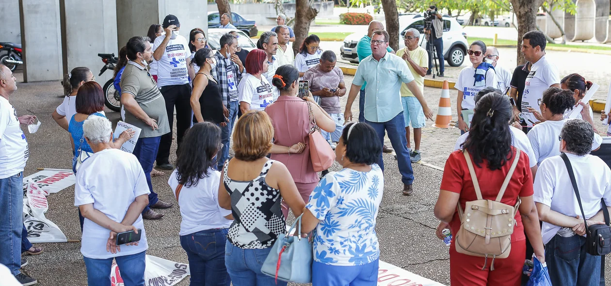 Diversas categorias protestam contra o processo de privatização
