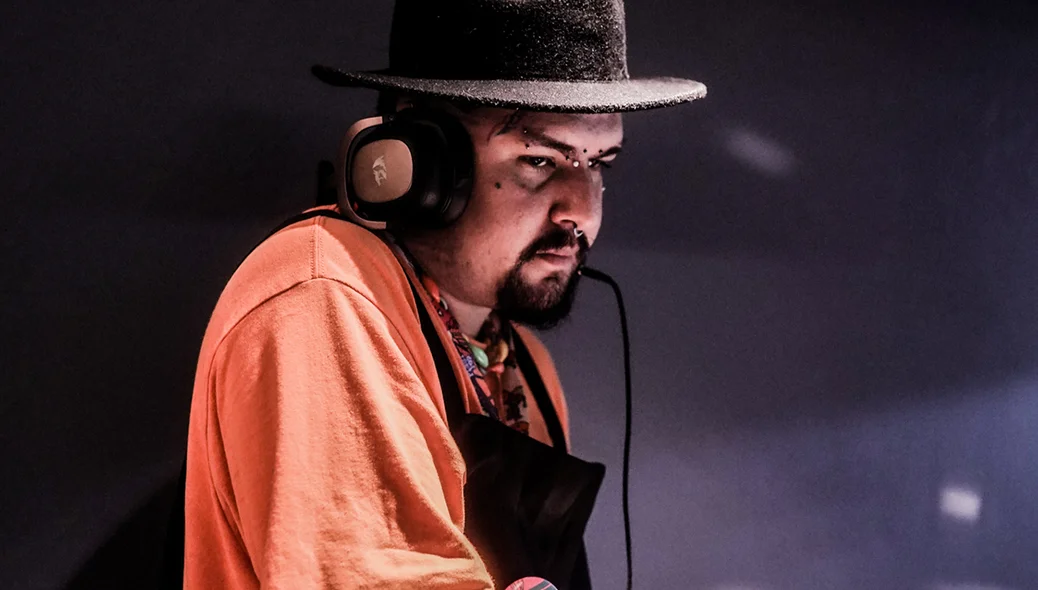 Dj animando a Festa